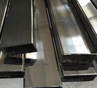 Section creuse du tuyau solides solubles 304 solides solubles 201 carrés décoratifs de tube d'acier inoxydable de délié